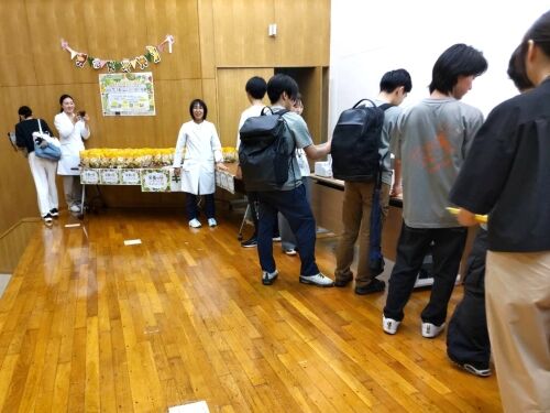 無料配布の様子