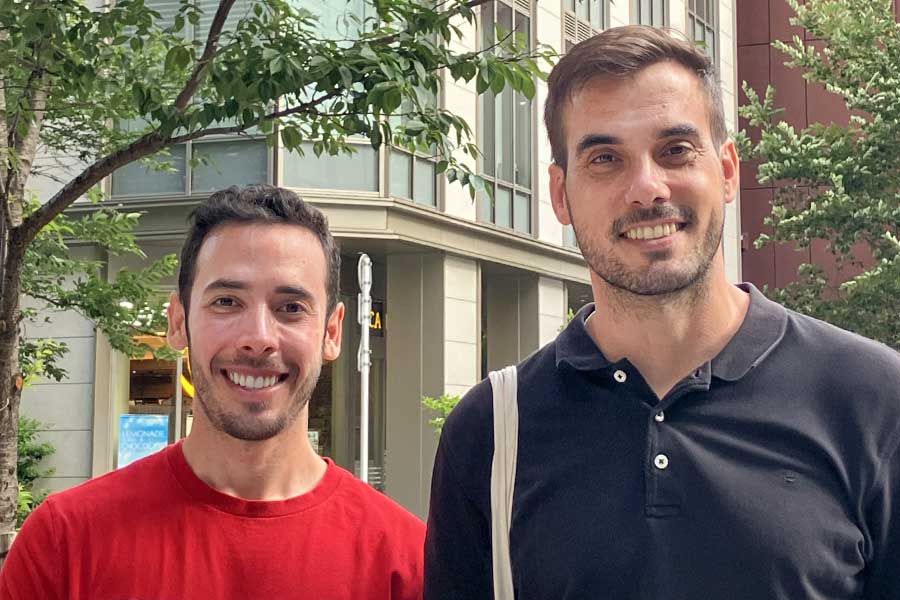 プエルトリコ人のジャンさん（左）と、スペイン人のエドゥさん【写真：Hint-Pot編集部】