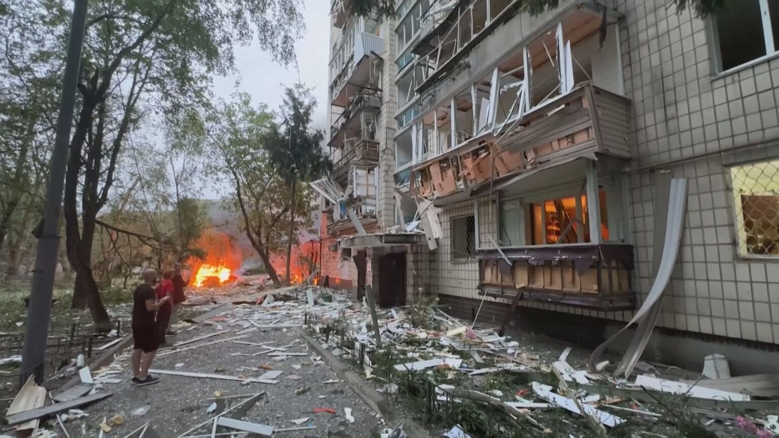 ウクライナ首都への大規模攻撃　死者31人に　米トランプ大統領“ぞっとする”と非難　ロシアに追加制裁の構え（TBS NEWS DIG Powered by JNN）