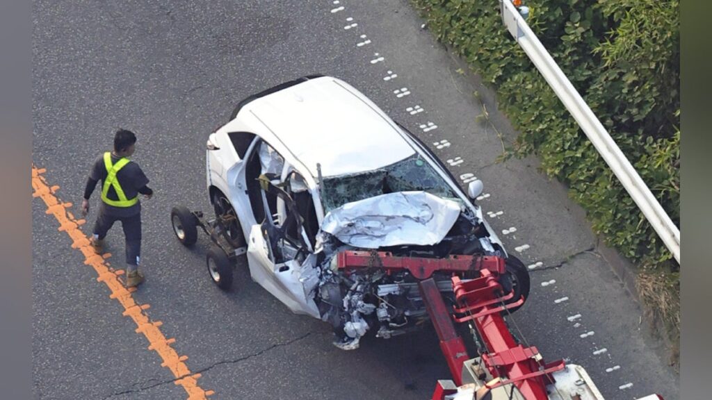 大型トラックと乗用車が国道で正面衝突、２人死亡…１歳女児ら３人病院搬送 - 読売新聞オンライン