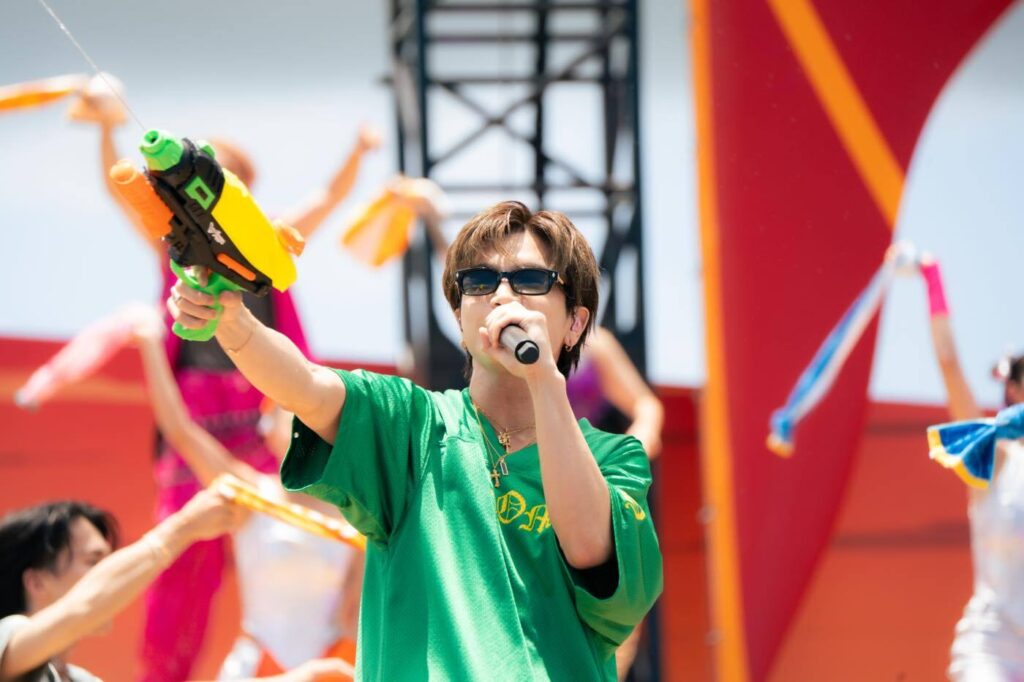 岩田剛典がジャングリア沖縄でパフォーマンス！この日限りのスペシャルな演出で新曲「TORICO」を披露（THE FIRST TIMES） - Yahoo!ニュース