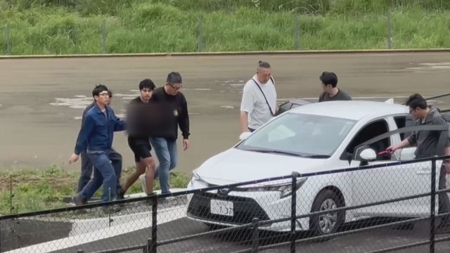 埼玉でも侵入盗か 男2人を再逮捕 逃走劇の末に身柄確保の瞬間をカメラ捉える 山梨（YBS山梨放送） - Yahoo!ニュース