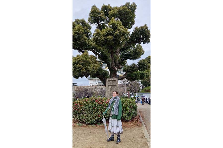 大阪城を訪れたレナさん【写真提供：レナ・ボサーツ】