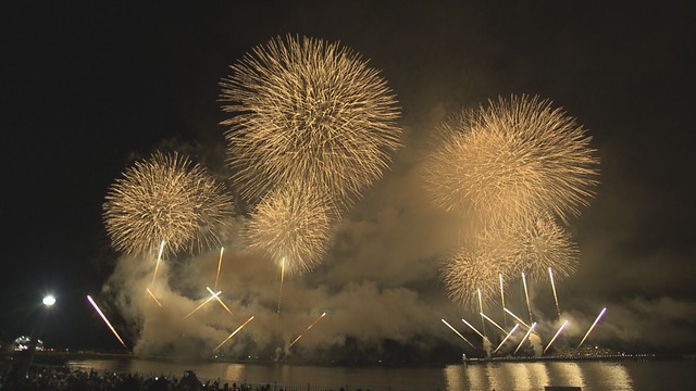 夏の夜を焦がした6日間の余韻 ねぶた海上運行と1万発の花火の共演 青森ねぶた祭（青森放送） - Yahoo!ニュース - Yahoo!ニュース
