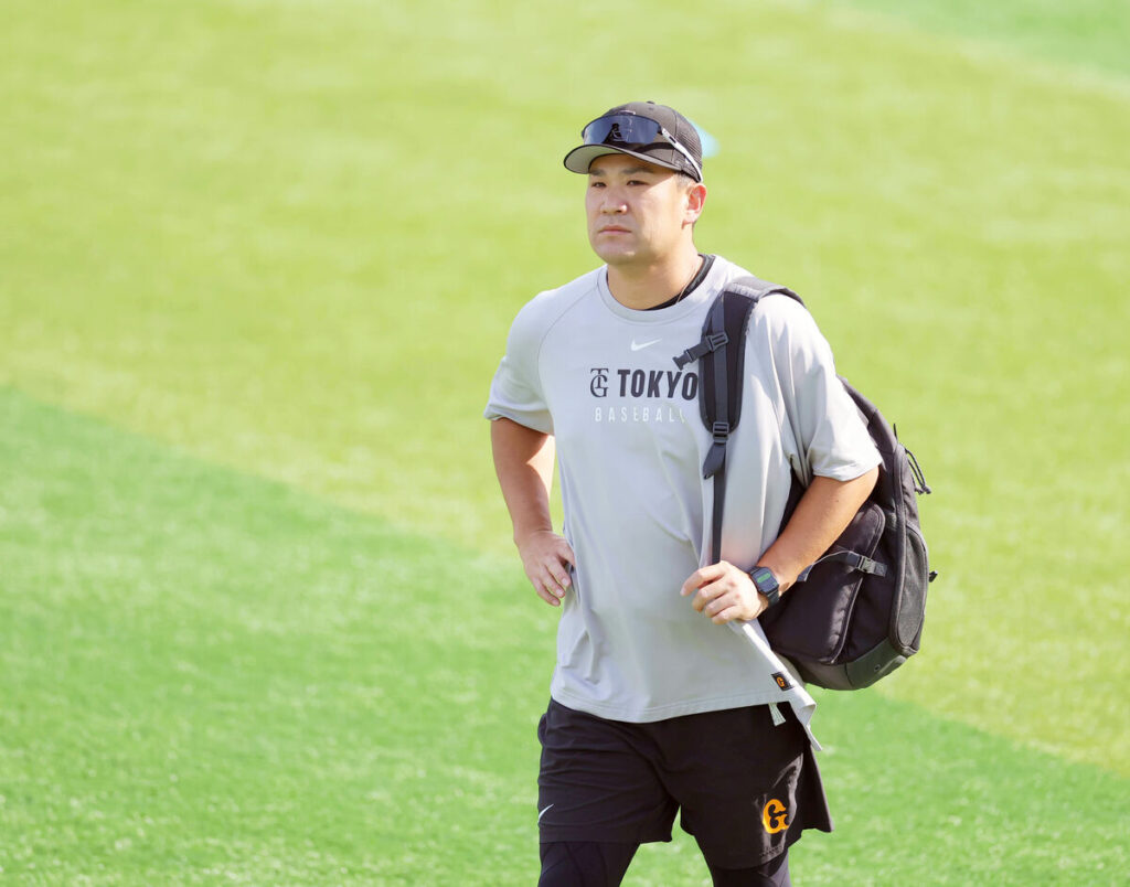 外野に向かう田中将大（カメラ・山崎　賢人）