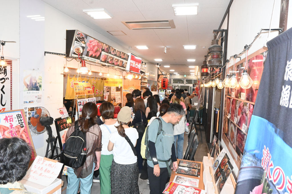 「ただいま」「久しぶり」静岡県内、お盆休みの帰省ラッシュ本格化 新東名で事故渋滞も（静岡新聞DIGITAL） - Yahoo!ニュース - Yahoo!ニュース