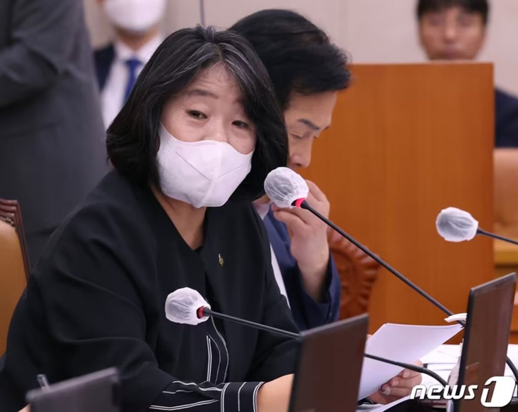 韓国で特赦有力の尹美香元議員、有罪確定も「濡れ衣」と主張…「私をののしる人々、哀れだ」（KOREA WAVE） - Yahoo!ニュース - Yahoo!ニュース