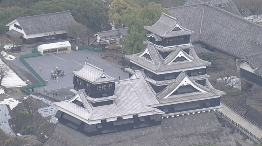 【大雨情報】8/11 熊本城が臨時閉園に　Temporary Closure of Kumamoto Castle　熊本城临时闭园的通知　구마모토성 임시 휴원에 대해（RKK熊本放送）