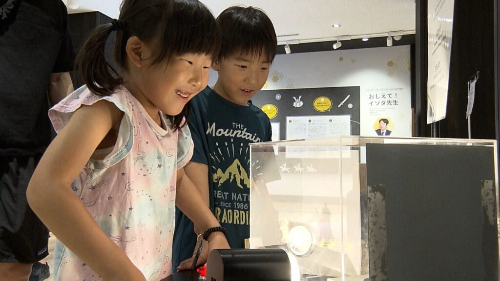 岡山城で「カラクリ サイエンス スクエア」光や鏡が作り出す展示や人間の錯覚を体感できる造形物（RSK山陽放送） - Yahoo!ニュース