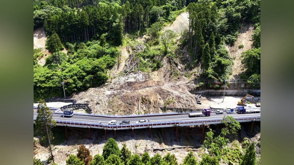 開通したばかりの輪島市「中屋トンネル」付近で土砂崩れ、乗用車６台が一時取り残される - 読売新聞オンライン