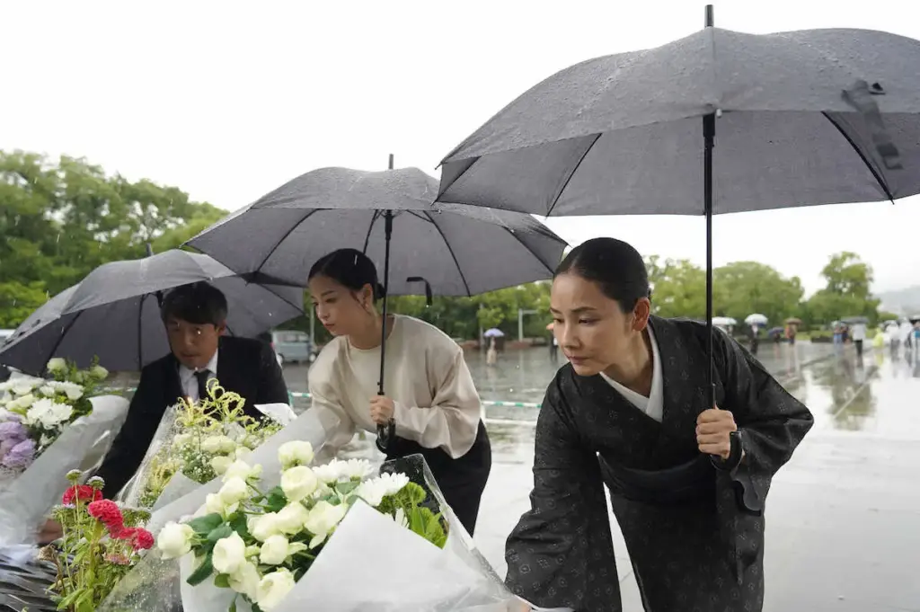 広瀬すず　長崎の平和祈念像に献花「映画を通じこの場所で起きたことを知ってもらうきっかけに」 - スポニチ Sponichi Annex 芸能