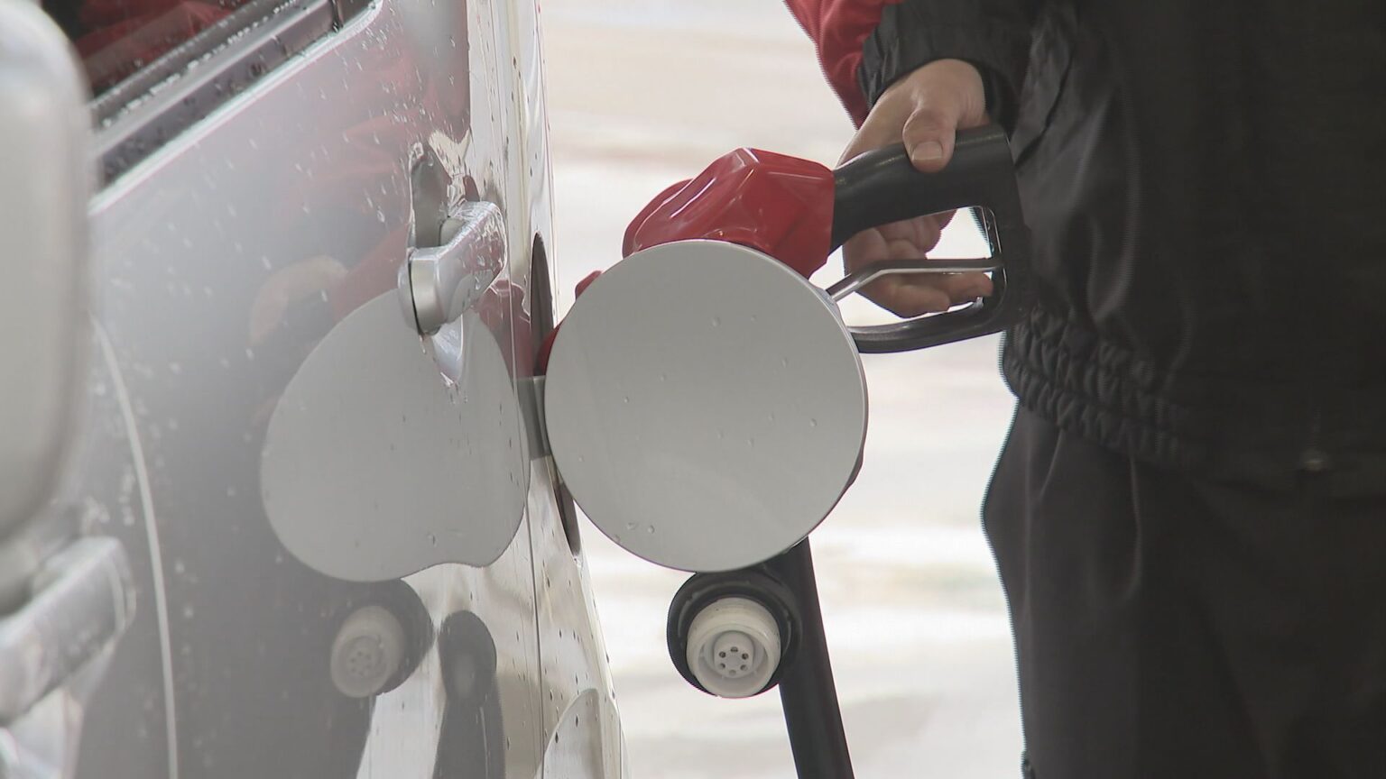 止まらぬガソリン高騰…4週連続の値上がり富山県 175.9円　国の抑制策も及ばず夏休みの行楽に影響か（チューリップテレビ） - Yahoo!ニュース
