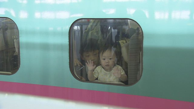 「毎日楽しかったです…」結婚のご挨拶も！？別れ惜しむ“Uターンラッシュ”で交通機関は混雑 青森県青森市（青森放送） - Yahoo!ニュース - Yahoo!ニュース