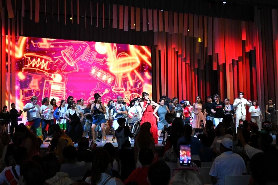 「お酒が欲しい！」ステージに観客が次々となだれ込み…「万博」で実感したペルーの陽気なパワー（Lmaga.jp） - Yahoo!ニュース - Yahoo!ニュース