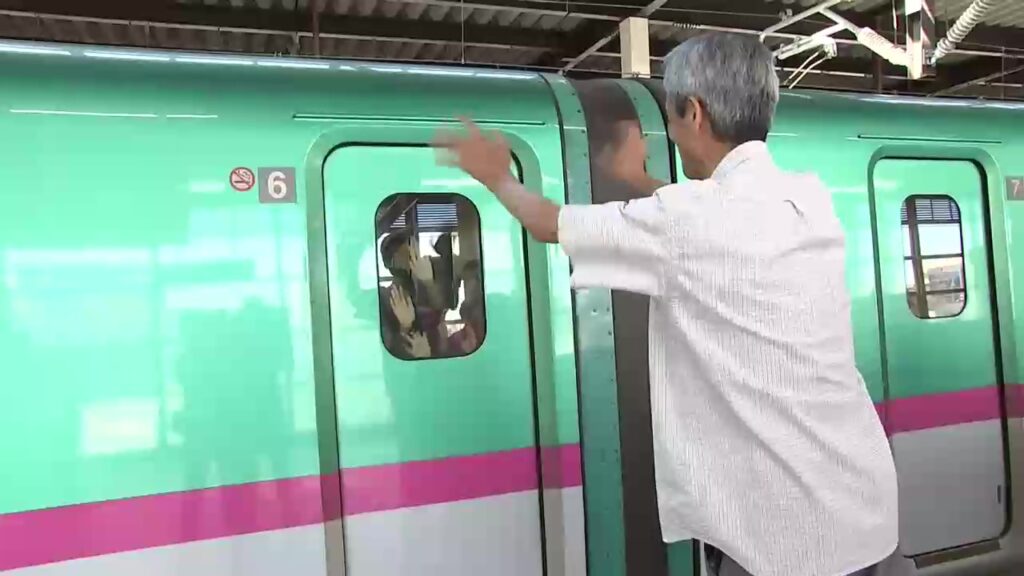Uターンラッシュピーク ホームでは別れを惜しむ姿も 東北新幹線は終日ほぼ満席 岩手県盛岡市（岩手めんこいテレビ） - Yahoo!ニュース - Yahoo!ニュース
