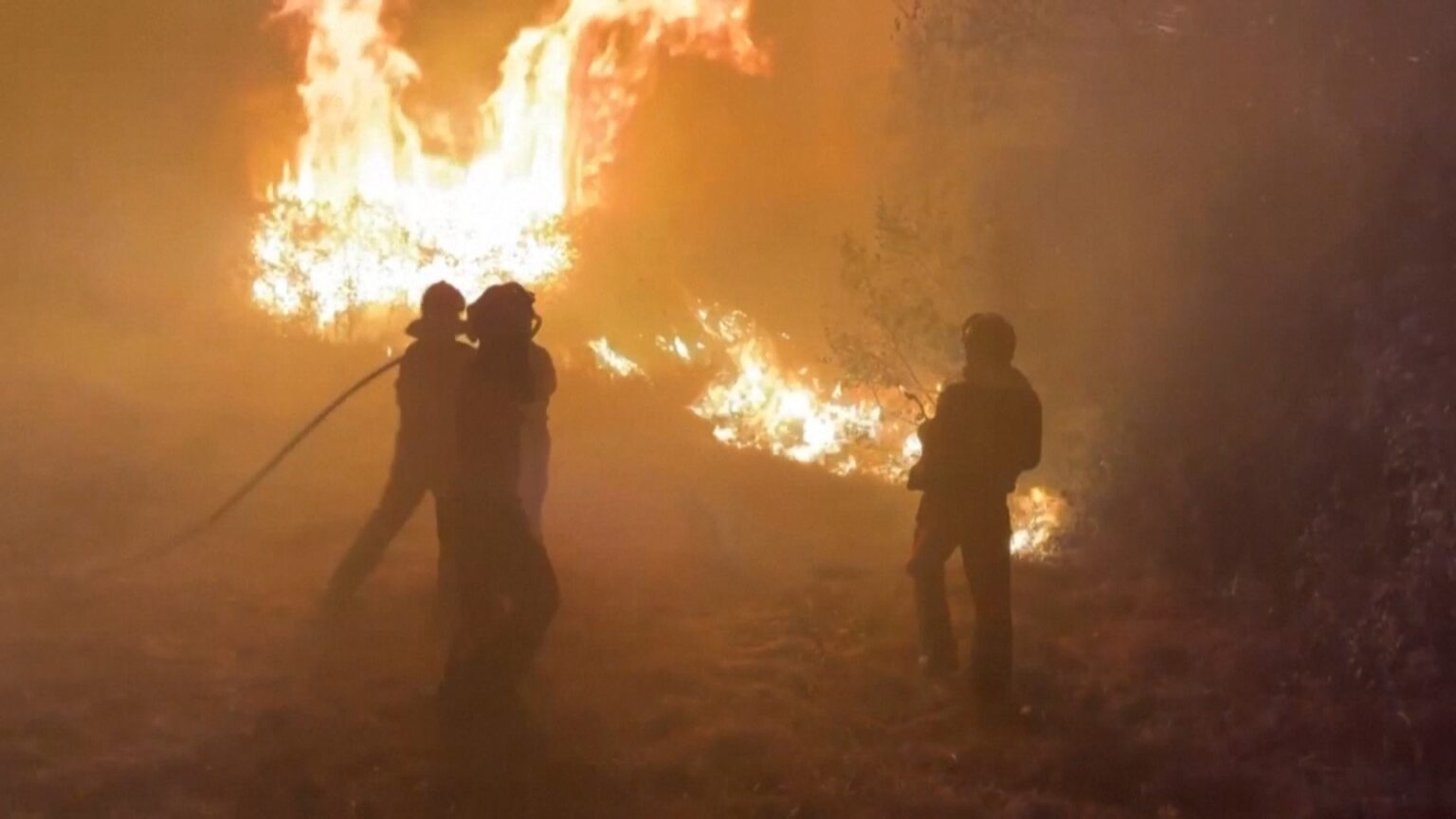 スペイン・ポルトガルで山火事続く 消防士ら6人死亡 スペイン「観測開始以降最悪の被害」（FNNプライムオンライン（フジテレビ系）） - Yahoo!ニュース - Yahoo!ニュース