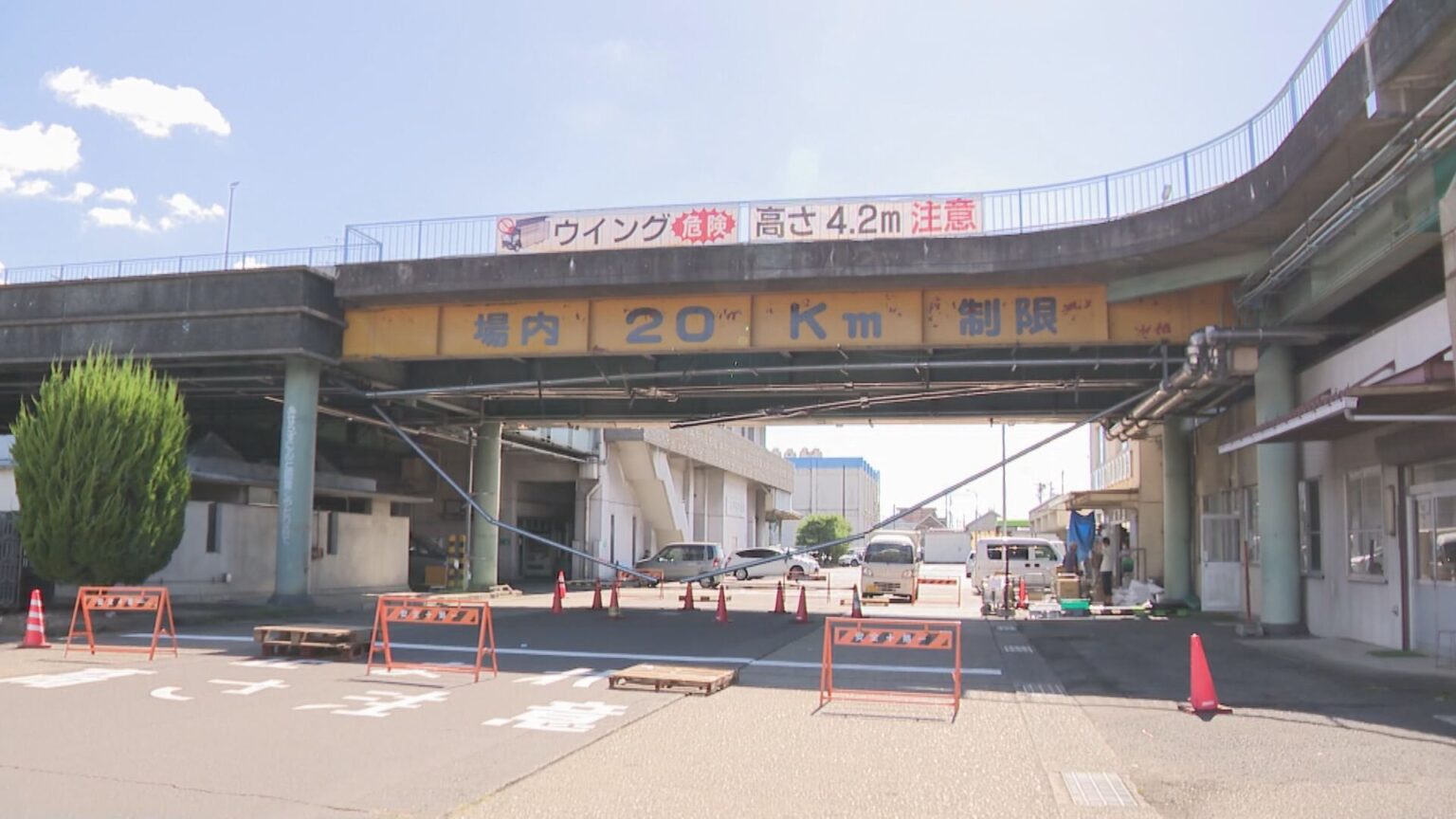 トラックが高架橋にぶつかり停電発生…岐阜市中央卸売市場に衝突防止用の「鉄骨ゲート」設置へ 工事費は約2700万円（東海テレビ） - Yahoo!ニュース