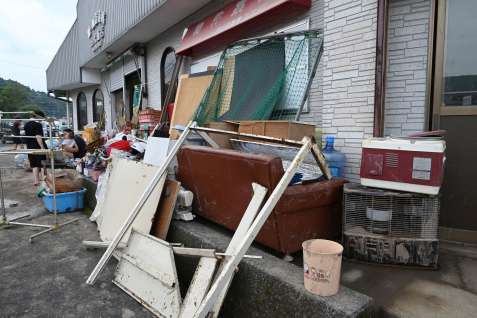 【台風12号】複数の河川あっという間に氾濫…首まで水に浸かった女性が低体温症の疑いで搬送 浸水被害の全容まだ見えず 鹿児島 - 南日本新聞