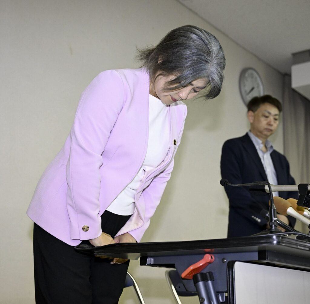 ＳＮＳ荒れる 東洋大学歴疑惑の市長 日曜夜に突然Ｘコメ欄解放して連投「＃メガソーラ反対」 賛否殺到「卒業証書出せ」「論点ずらし」「メガソーラ断固反対」「絶対負けないで」（デイリースポーツ） - Yahoo!ニュース
