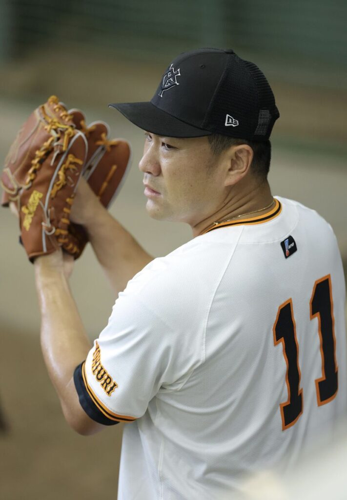 ブルペンで投げ込む田中将大（カメラ・宮崎　亮太）