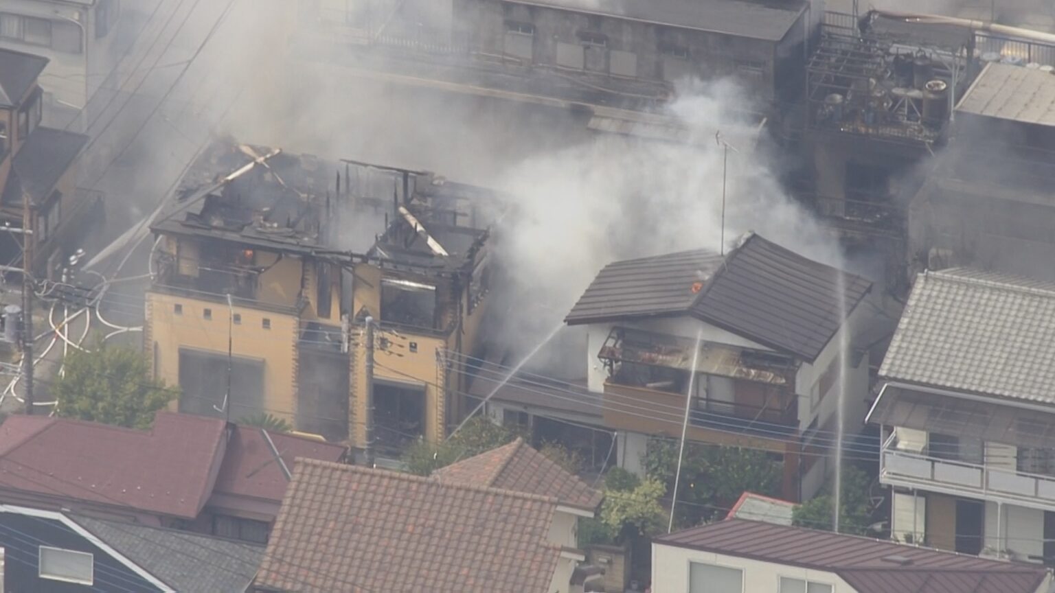【速報】埼玉・所沢市の光学機器メーカー工場で火災　隣接する住宅にも延焼　50代男性1人けが　消火活動続く（TBS NEWS DIG Powered by JNN）