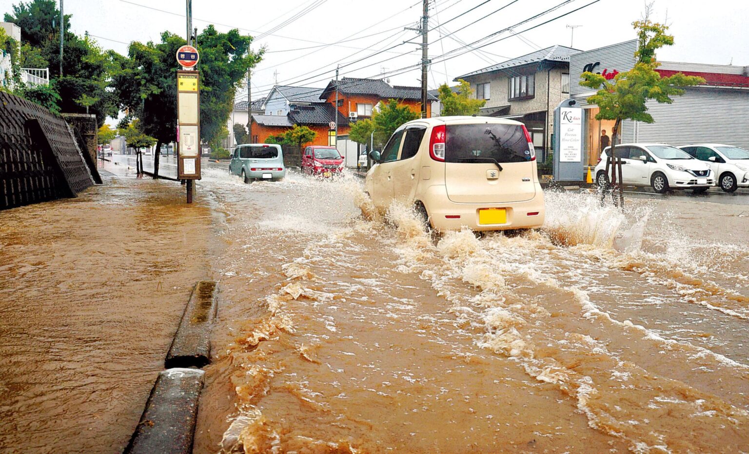石川県内大雨 道路冠水や停電、特急運休 加賀中津原、観測史上最大の１時間７０・５㍉（北國新聞社） - Yahoo!ニュース - Yahoo!ニュース