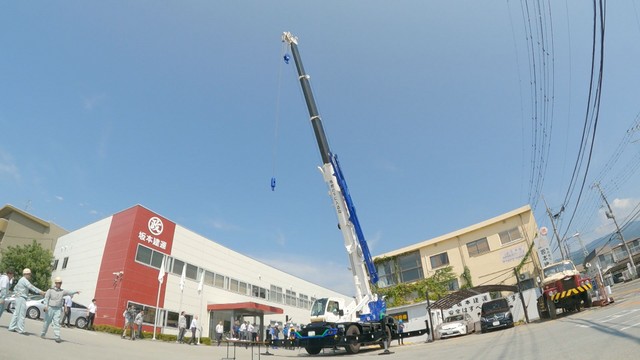 全国で3台のみ 最新鋭の大型クレーン車が県内に 排ガス出さず騒音も少ないのが特徴 山梨（YBS山梨放送） - Yahoo!ニュース