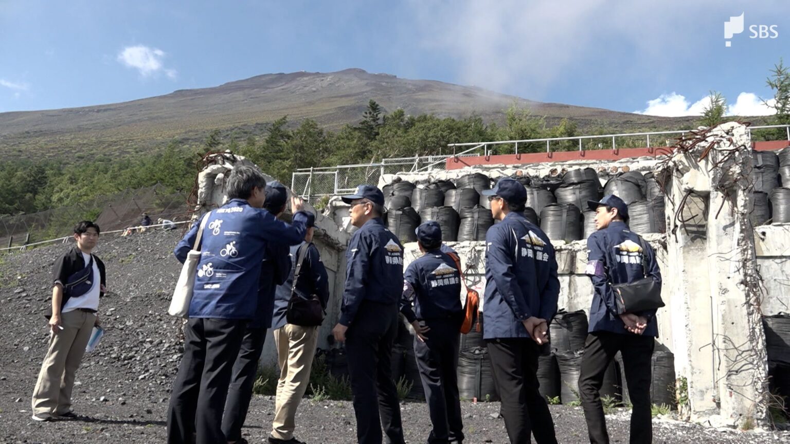 富士山の3登山口を視察 事前登録や入山料支払いの現状などヒアリング=静岡県議会特別委員会（静岡放送（SBS）） - Yahoo!ニュース