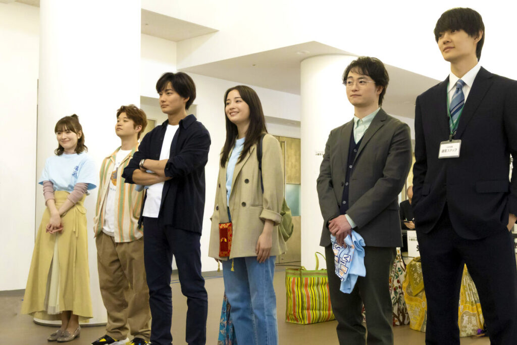 ９月３日放送の日本テレビ系連続ドラマ「ちはやふる‐めぐり‐」の第９話に、瑞沢高OBが勢揃いする(左から)優希美青、矢本悠馬、野村周平、広瀬すず、森永悠希、佐野勇斗