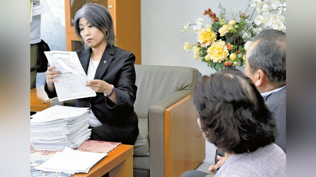 静岡県伊東市：田久保真紀市長に辞職求める署名提出、市内外からの１万１５８人分…元市議が呼び掛け - 読売新聞オンライン