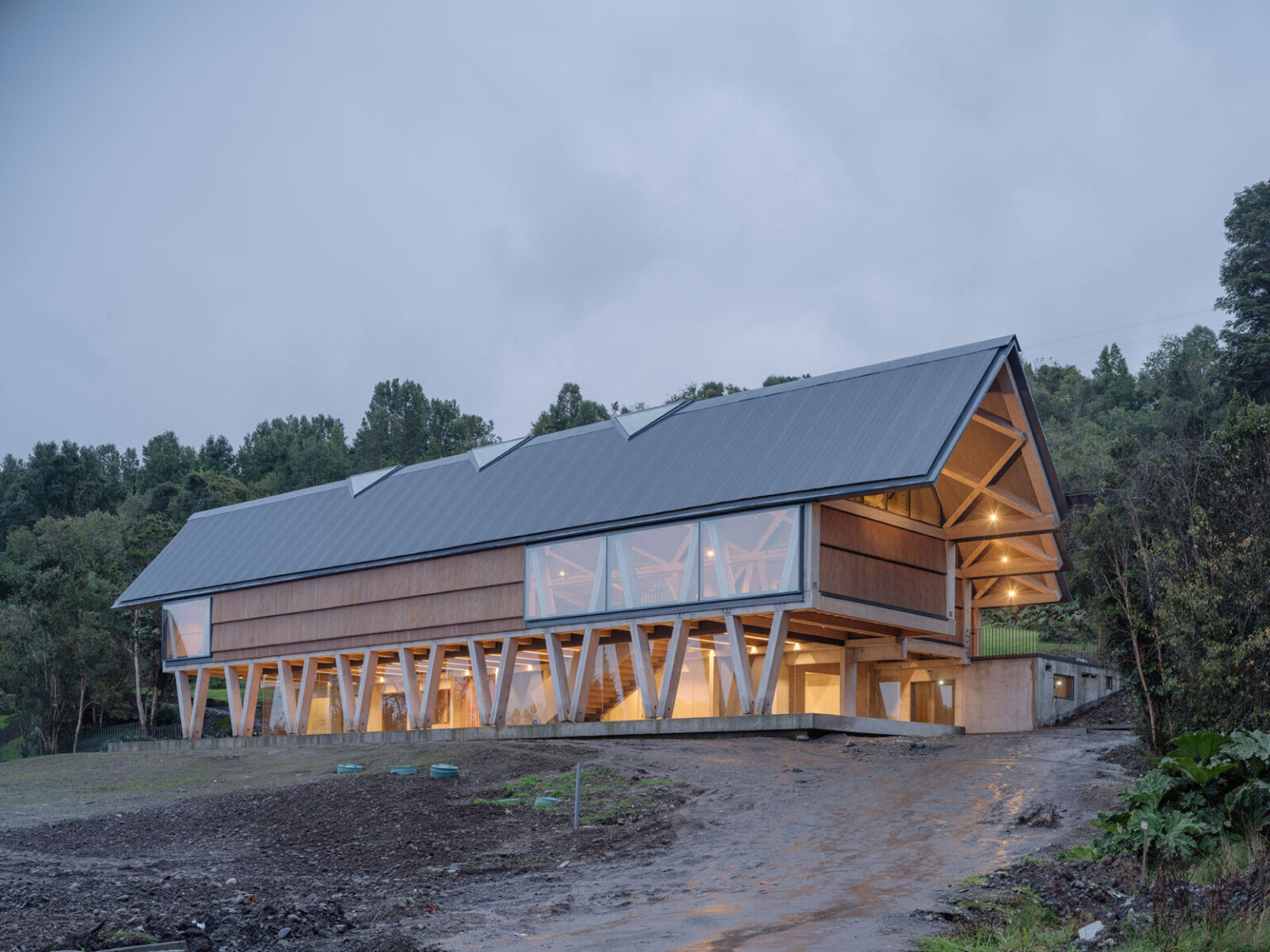 〈Mumo（Museum Of Motorcycles）〉設計：DRAA（Del Rio Arquitectos Asociados）