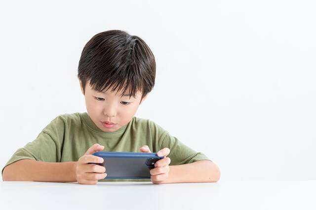 小４息子が「7万円のポケカが欲しい。将来300万円になるから！」とお金を無心。さあどうする⁉ - with class -講談社公式