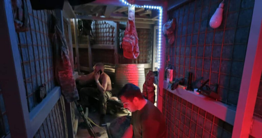 トウモロコシ畑の地下に塹壕「どうぞ中に入って」 ドローン発達、ウクライナで消えた前線 変わる戦争 ウクライナ侵略3年半 - 産経ニュース