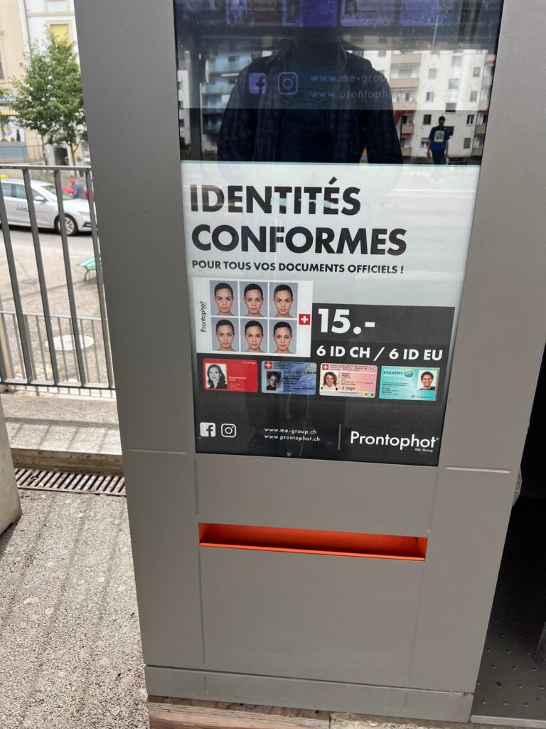 これは、このような単純な写真の裂け目です。なぜスイス？