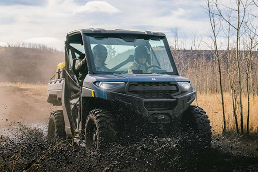 ゴルフ場にイカつい「装甲車」が!? トランプ大統領の新たな車両「ゴルフフォース・ワン」が目撃される - 乗りものニュース