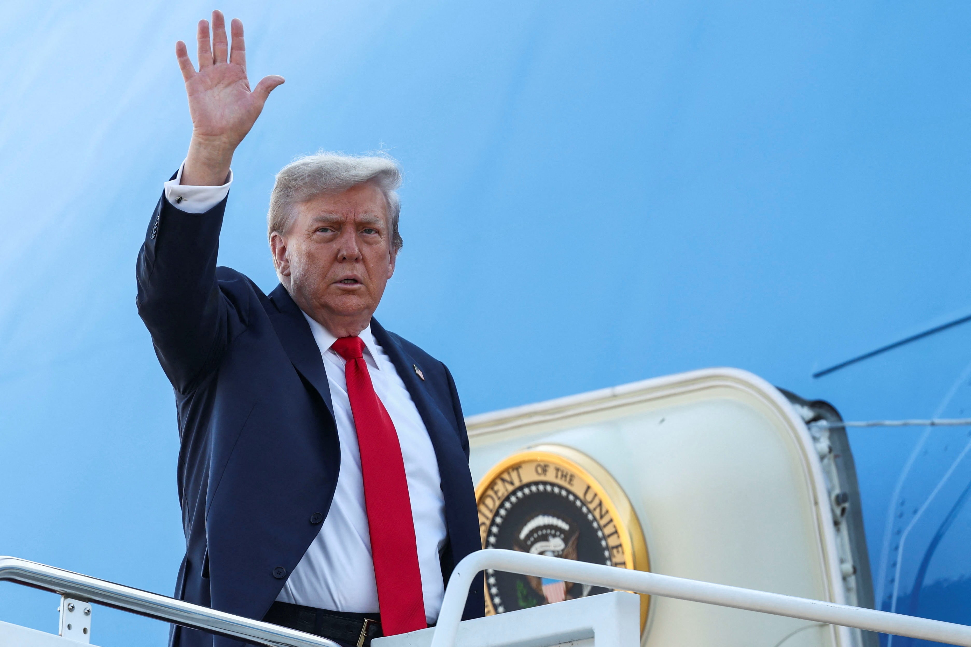 トランプ氏、領土交換はウクライナに決めさせる　首脳会談へワシントン出発