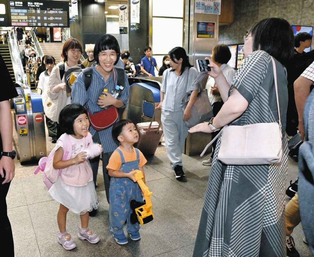 ふるさと 楽しみいっぱい 石川県内 帰省ラッシュ始まる - 中日新聞Web