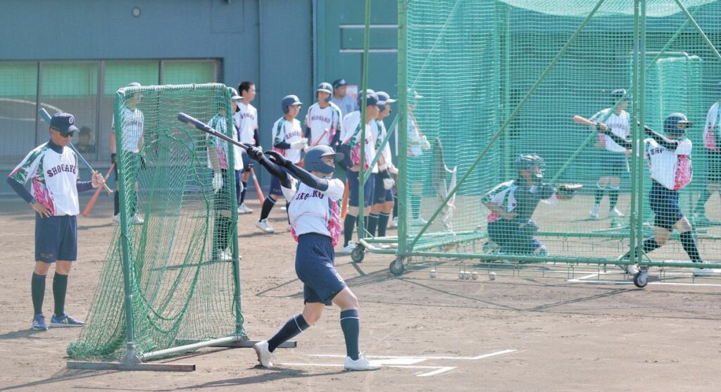「#今日は沖縄から出られません」 夏の甲子園、沖縄尚学の決勝進出で地元はフィーバー! 那覇空港は増便しても大混雑:中日スポーツ・東京中日スポーツ – 中日新聞Web 打撃練習する沖縄尚学ナイン