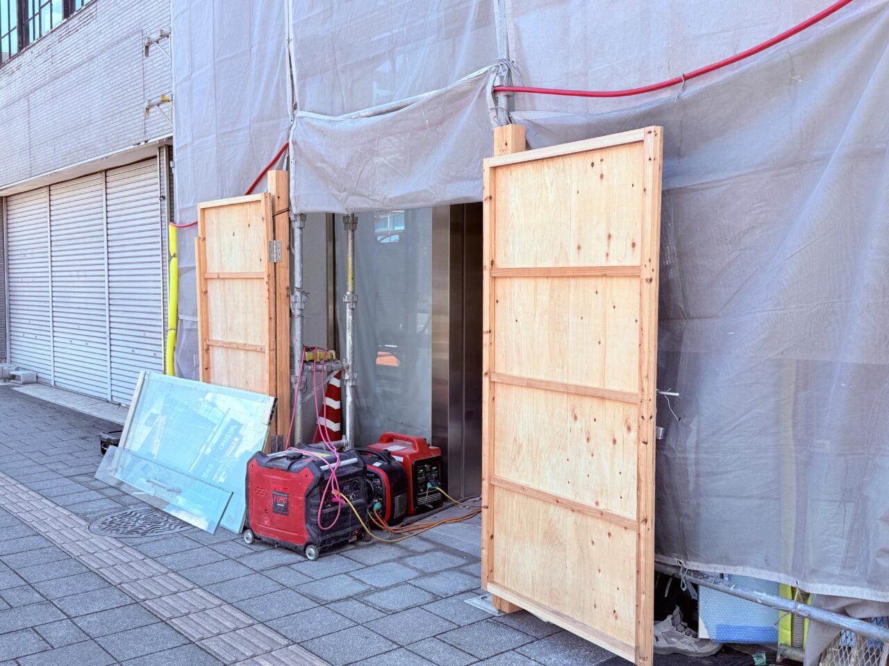 2025年11月1日にオープン予定の「パンとエスプレッソと土佐喫茶」の周辺の様子