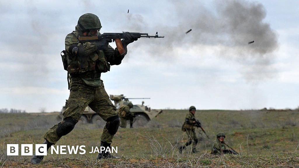 戦争に取りつかれ、誰にも話せず、アルコールに頼る……トラウマに苦しむロシア帰還兵と治療体制の問題 - BBCニュース