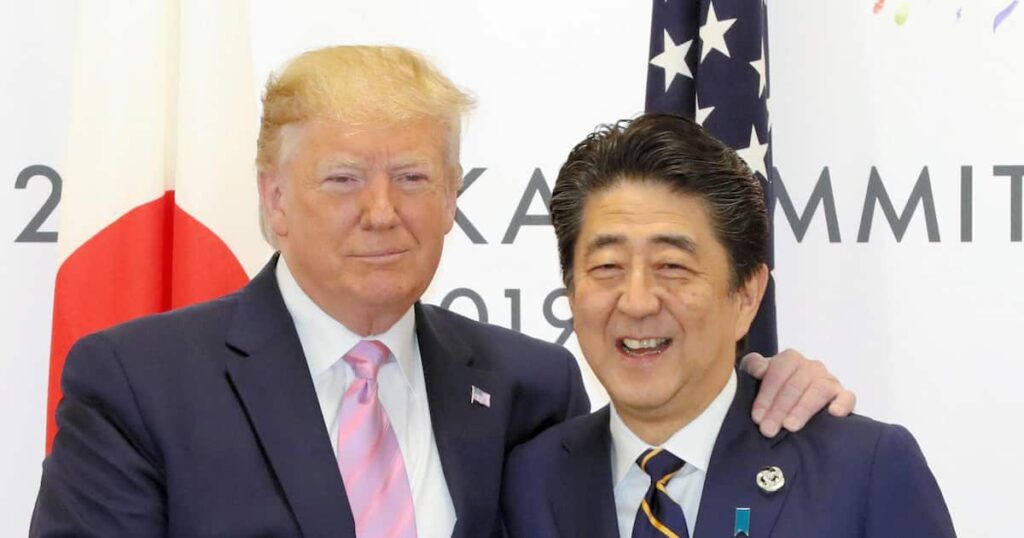 トランプ氏、米韓首脳会談で安倍晋三氏言及「偉大な人物」 慰安婦問題は「韓国が執着」 - 産経ニュース