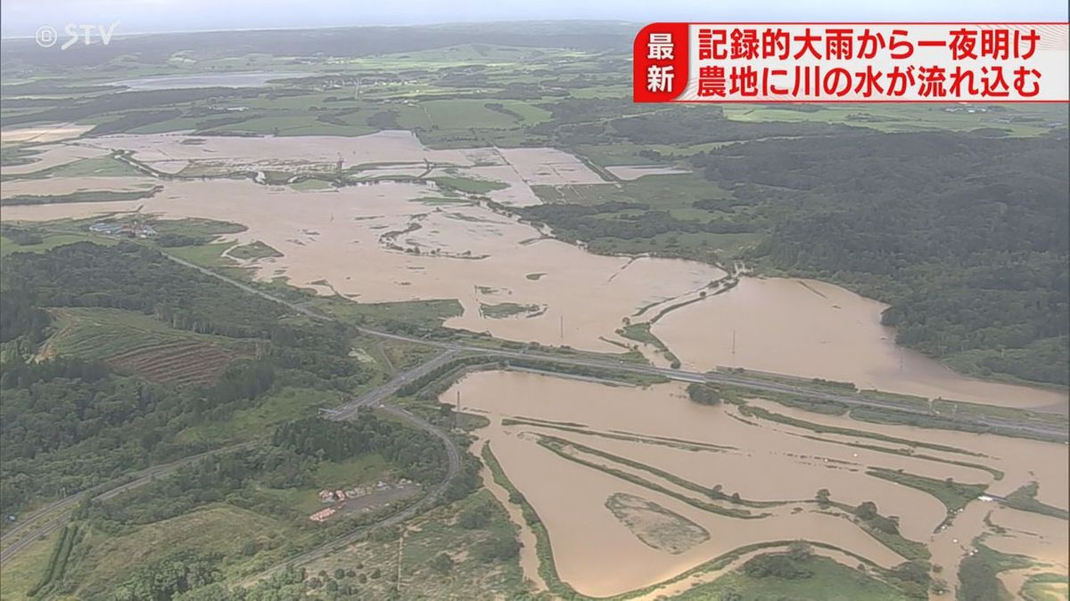 川の水があふれ農地や道路に…住宅街では消防が排水　記録的大雨による被害続く　北海道豊富町