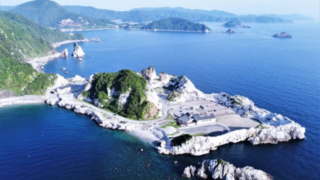 絶景！道の駅【10】白い海岸と紺碧の海はまさに日本のエーゲ海！和歌山県「道の駅 白崎海洋公園」 | TABIZINE～人生に旅心を～