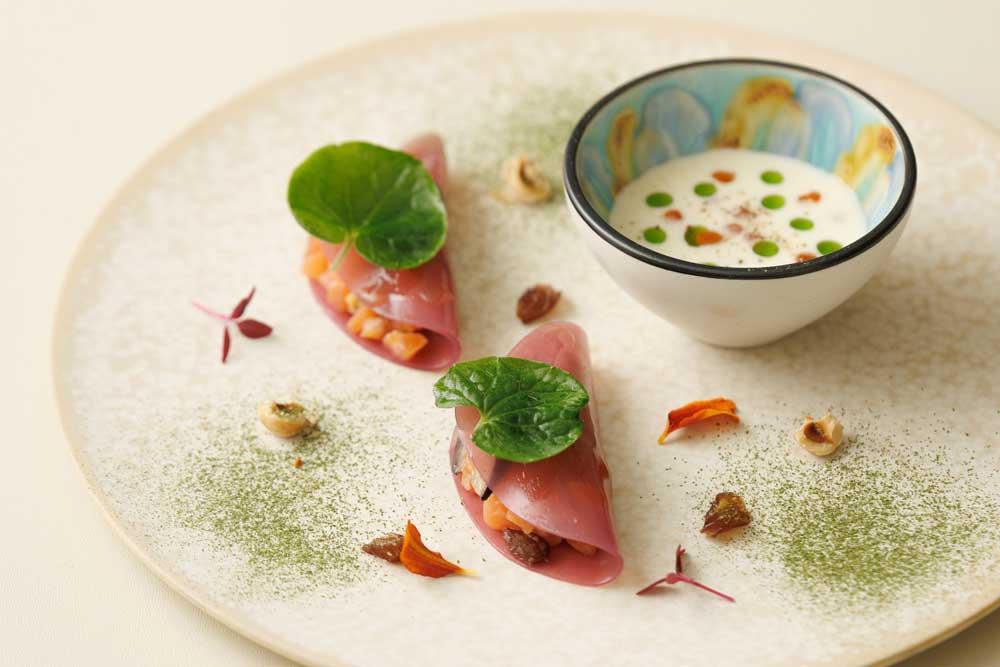 オランジュリー光庵：信州サーモン 燻製イクラと松本一本ネギのヴィシソワーズ