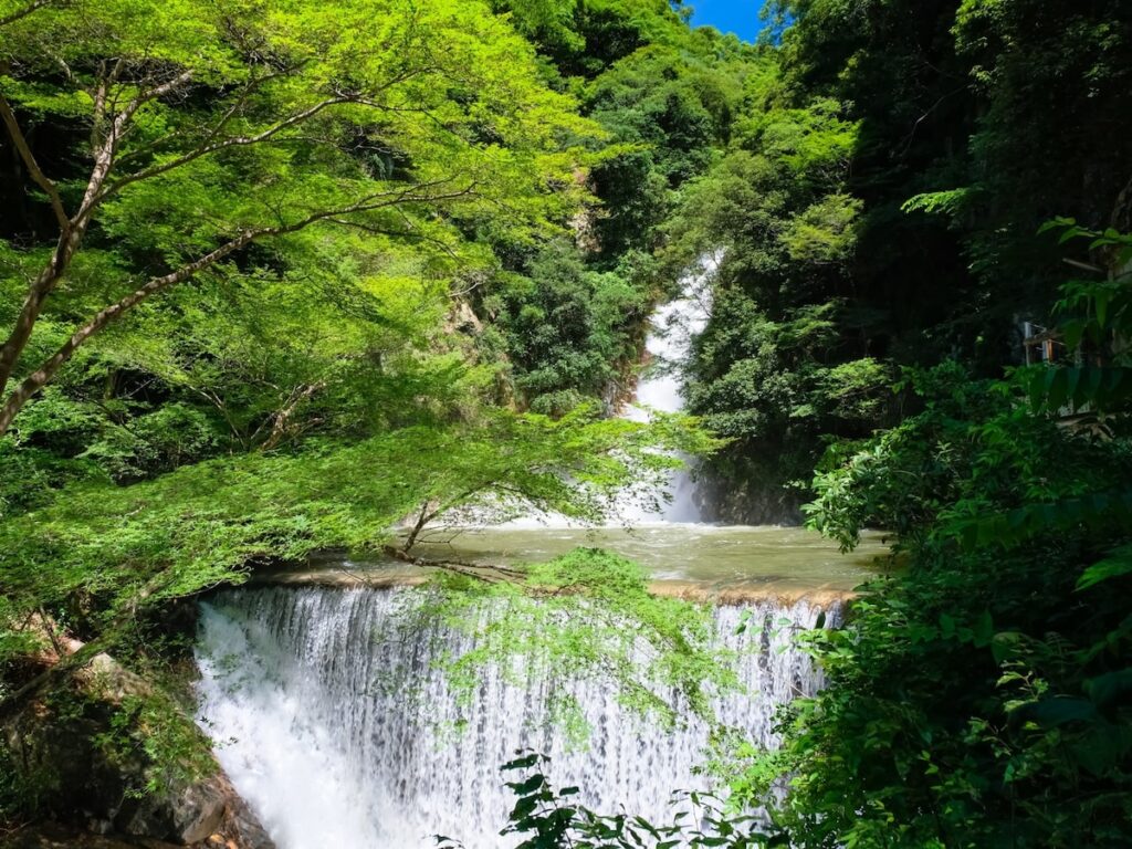 三重県で「夏に行きたい滝」ランキング！ 2位「布引の滝」、1位は？【2025年調査】 - All About ニュース