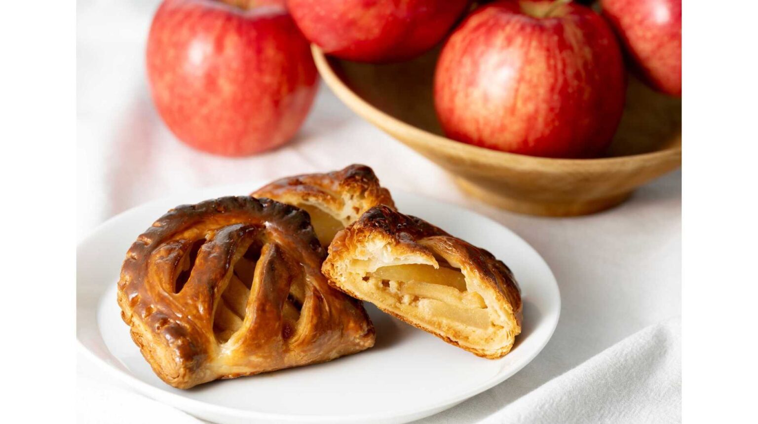 【ブランジェ浅野屋】季節ごとに移り変わる長野県産の“旬りんご”がバトンをつなぐ　「アップルパイリレー2025-2026」開催 | 株式会社浅野屋