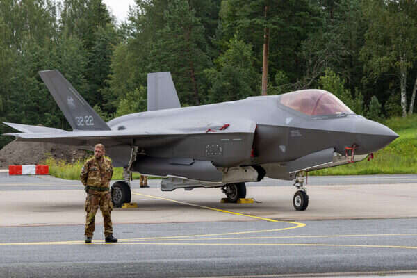 イタリア空軍 F-35で初めてロシア機を要撃 その相手は本来はいないはずの“超レア機”だった!?|au Webポータル国内ニュース