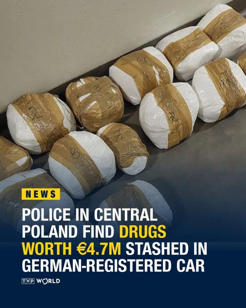中央ポーランドの警察官は、車の後ろにあるダースの袋に隠された黒人市場の価値が470万ユーロの薬物を発見しました