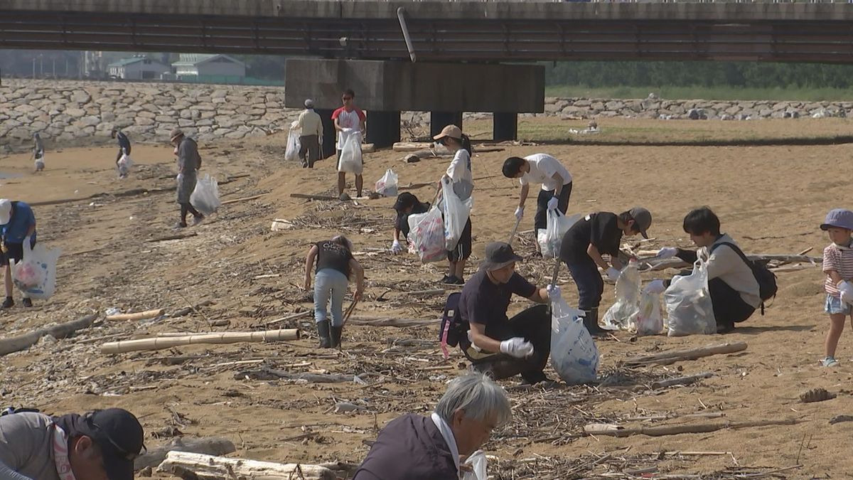 ボランティアが別府の海岸清掃　　ごみの量普段の約４倍に　NPOが実施　大分