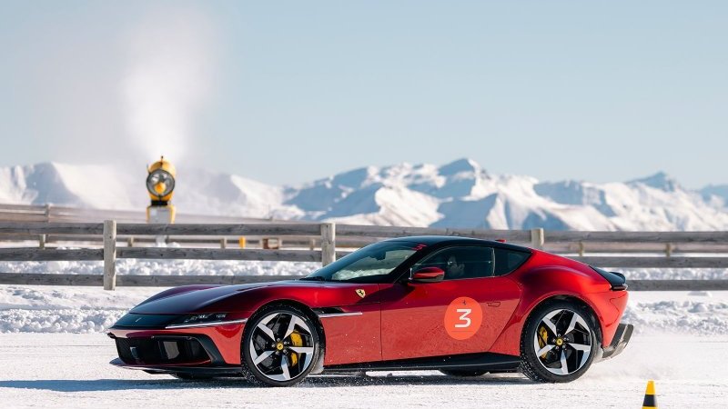12気筒フェラーリGTはオフロードを走れるのか？ 真冬のニュージーランドで「12チリンドリ」の雪上ドライブ｜Pen Online
